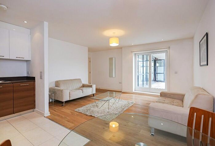 2 Bedroom Apartment To Rent In Forge Square, London, E14