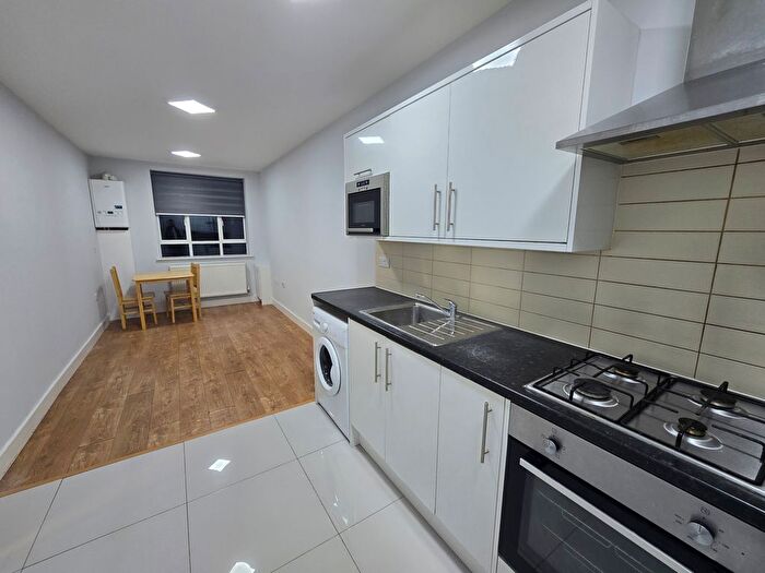 2 Bedroom Flat To Rent In Penwith Road, London, SW18
