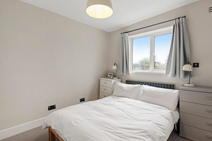 2 Bedroom Apartment To Rent In Ivy Road, London, NW2