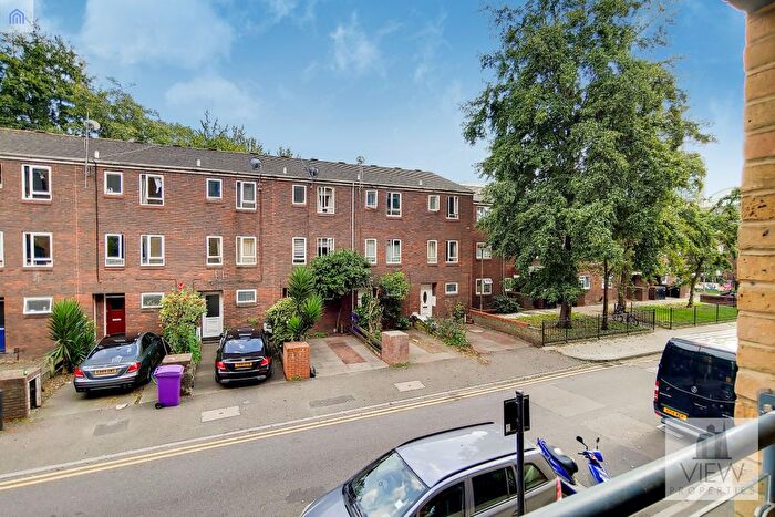 2 Bedroom Flat To Rent In Chicksand Street, London, E1