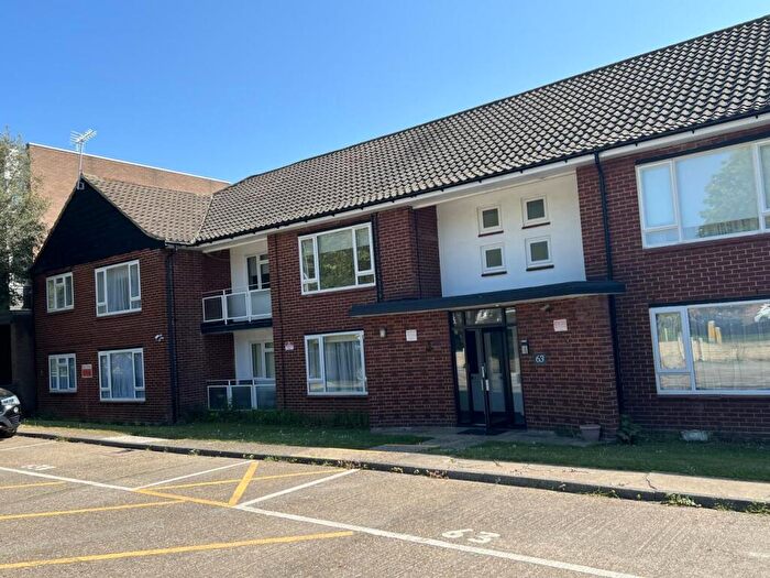 2 Bedroom Flat To Rent In Woodford Road, E18