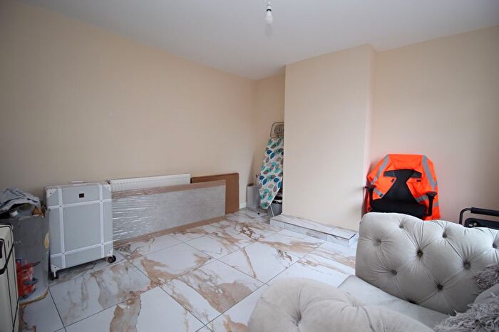 3 Bedroom Terraced House For Sale In Ellwood Close, Southampton, SO19