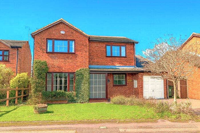 4 Bedroom Detached House For Sale In Willow Way, Princes Risborough, Buckinghamshire, HP27