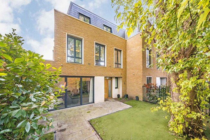 5 Bedroom Semi-detached House To Rent In Ashchurch Grove, Shepherds Bush, W12
