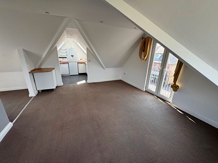 2 Bedroom Flat To Rent In , Wimborne Road, Moordown, BH9
