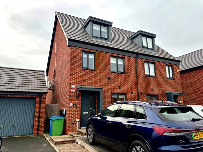 3 Bedroom Semi Detached House For Sale In Weave Close, Middleton, Manchester, Greater Manchester, M24