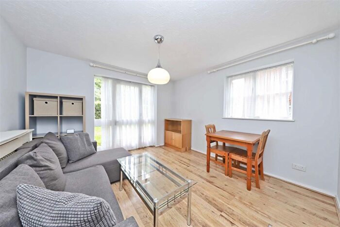 1 Bedroom Flat For Sale In Knowles Close, West Drayton, UB7