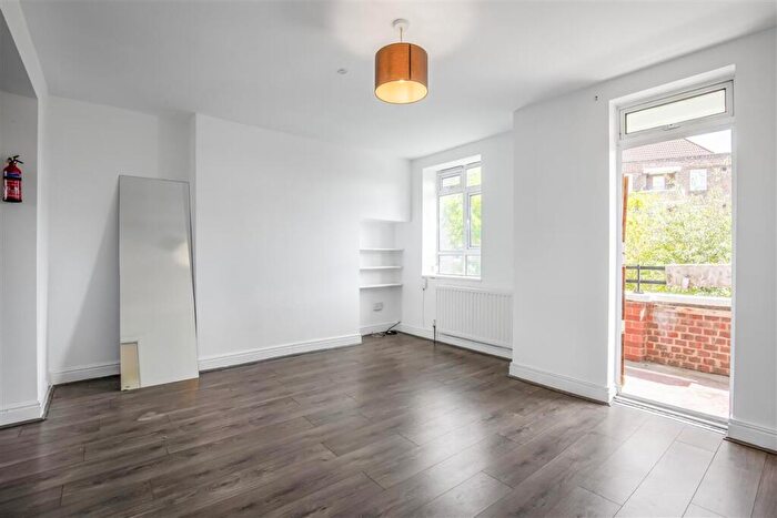 4 Bedroom Flat For Sale In Huntsman Street, SE17