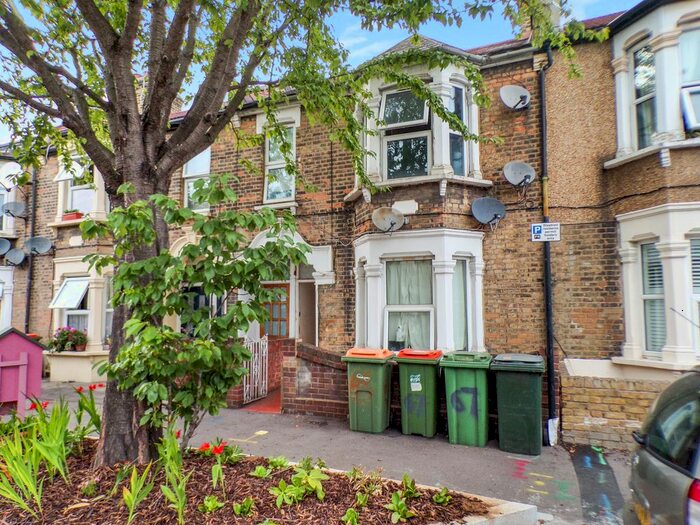 2 Bedroom Flat To Rent In Ling Road, Canning Town, E16