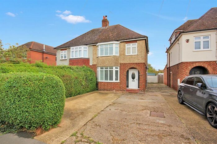 3 Bedroom Semi-Detached House For Sale In Rushden Road, Wymington., NN10