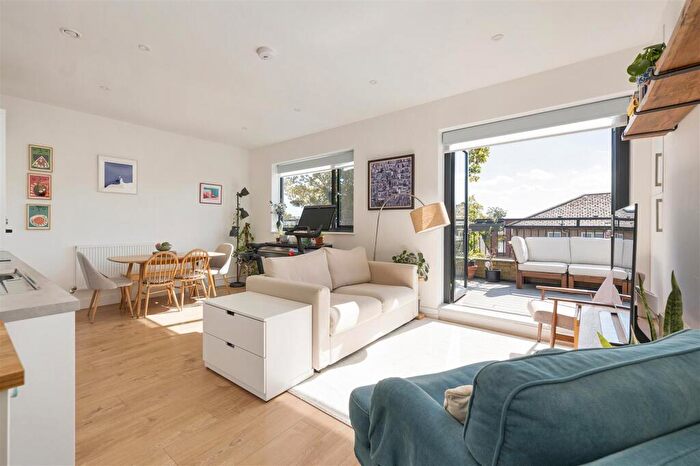 1 Bedroom Apartment For Sale In Atherton Mews, Forest Gate, E7