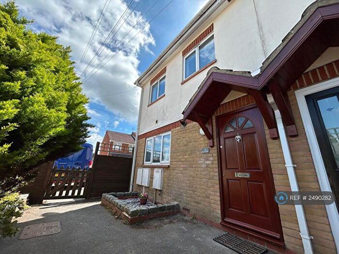 3 Bedroom Terraced House To Rent In Barnets Yard, Rochester, ME2