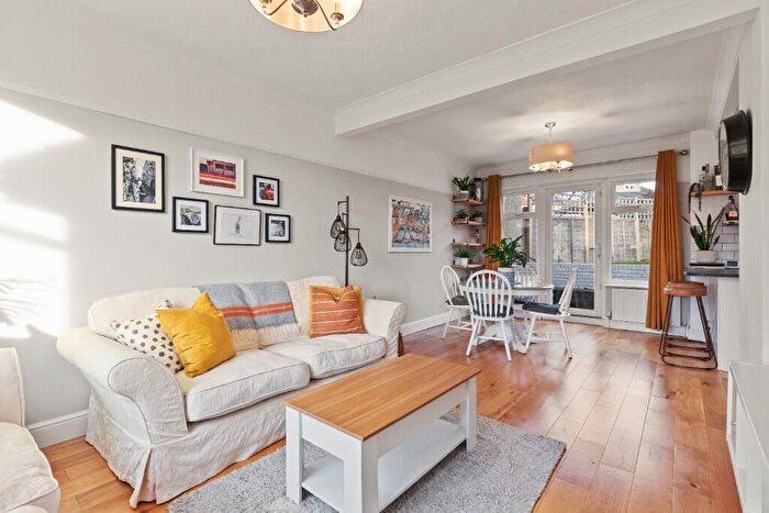 3 Bedroom Semi-Detached House For Sale In Warland Road, London, SE18