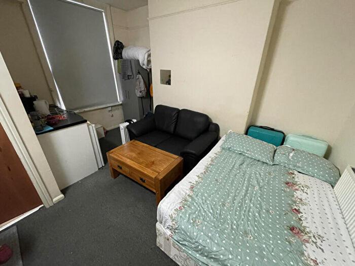 Studio To Rent In Hyde Park Road, Leeds, West Yorkshire, LS6