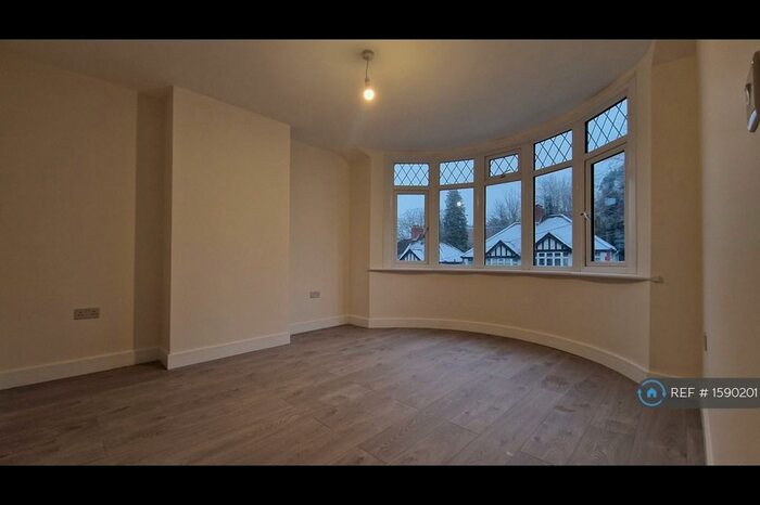 4 Bedroom Semi-Detached House To Rent In Farley Hill, Luton, LU1