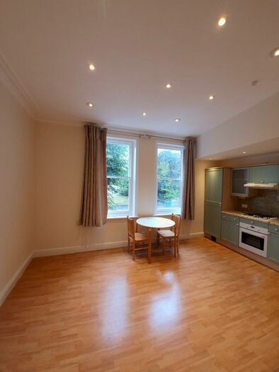 3 Bedroom Maisonette To Rent In Regents Park Road, London, N3