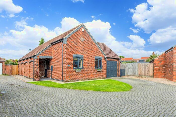 2 Bedroom Bungalow For Sale In Paddock Chase, Glentham, Market Rasen, LN8