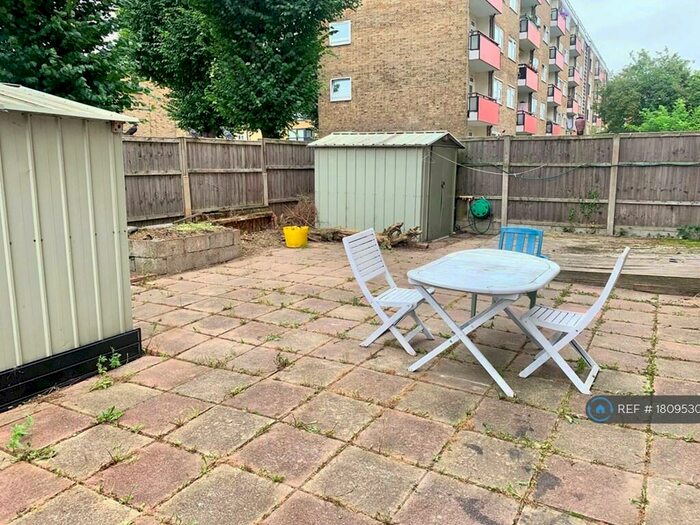 4 Bedroom Maisonette To Rent In Malcolm House, London, N1