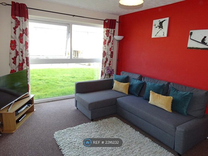 2 Bedroom Flat To Rent In Grassdale View, Sheffield, S12