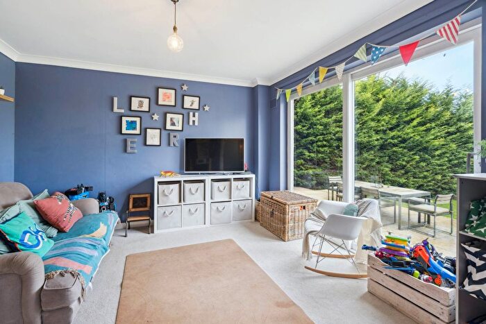 5 Bedroom Detached House For Sale In Chestnut End, Halton, HP22