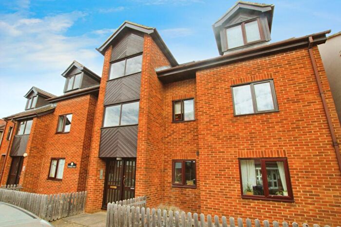 1 Bedroom Flat To Rent In Sunbury Court, AL1