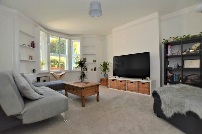 1 Bedroom Flat To Rent In Kingswood Road, London, E11