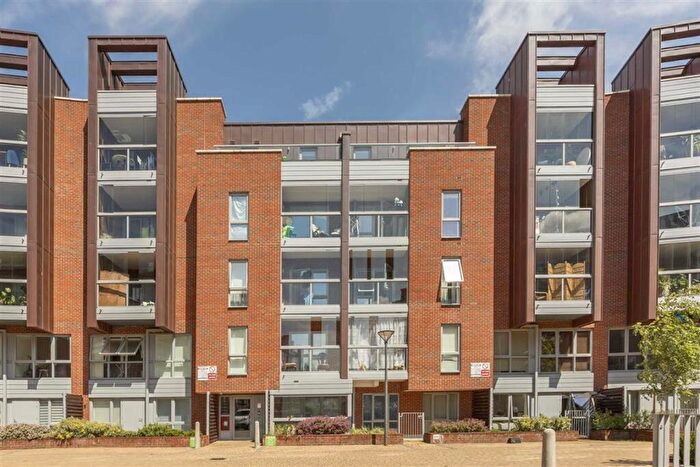 3 Bedroom Flat To Rent In Wilkinson Close, Cricklewood, NW2