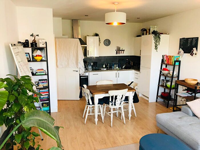 2 Bedroom Flat To Rent In Walworth Road, London, SE17