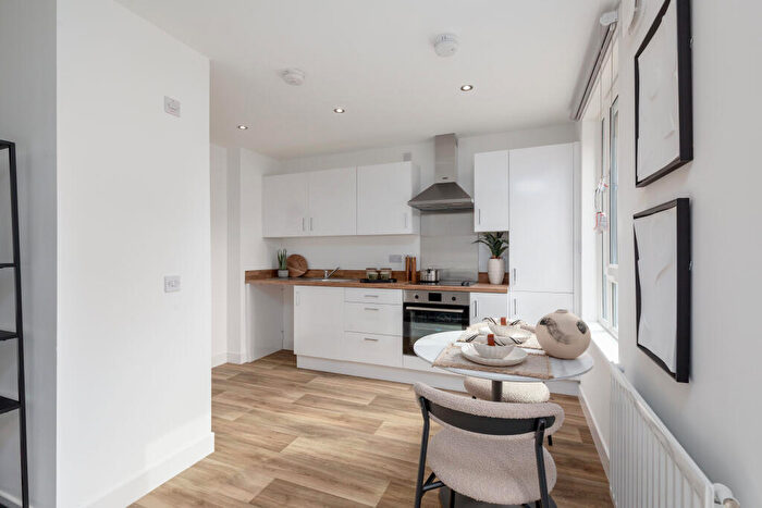 2 Bedroom Apartment To Rent In Etna Street, Glasgow, G41