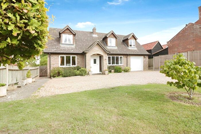 3 Bedroom Detached House For Sale In High Street, Wicklewood, Wymondham, Norfolk, NR18