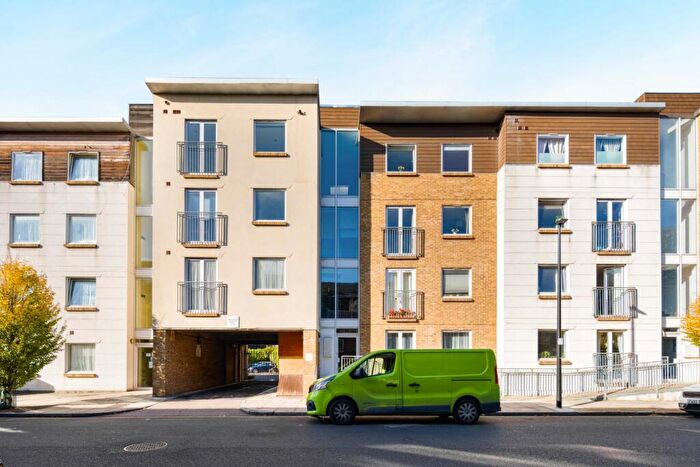 2 Bedroom Flat For Sale In Pigott Street, Poplar, London, E14