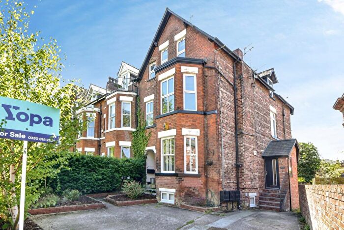 3 Bedroom Maisonette For Sale In Lapwing Lane, Manchester, M20