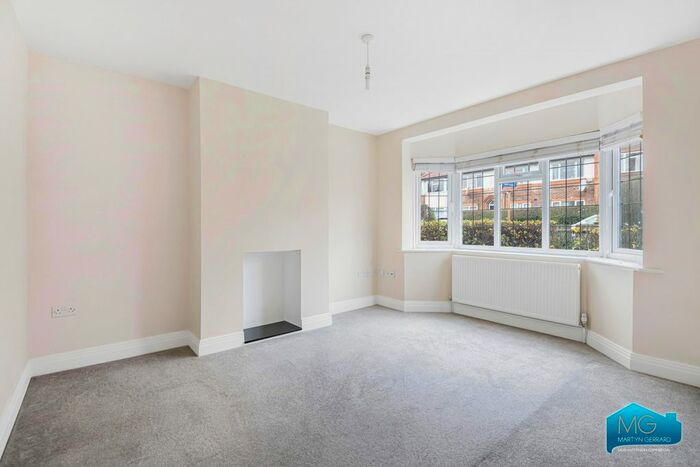 2 Bedroom Flat To Rent In Manor Court, York Way, Whetstone, London, N20