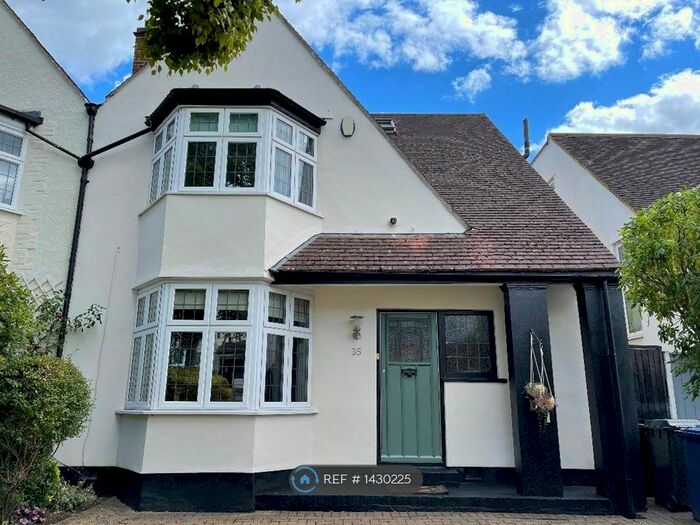 4 Bedroom Semi-Detached House To Rent In Cyprus Avenue, London, N3