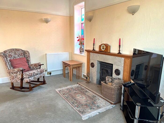3 Bedroom Semi-Detached House For Sale In Durnford Drove, BH19 - Photo 4