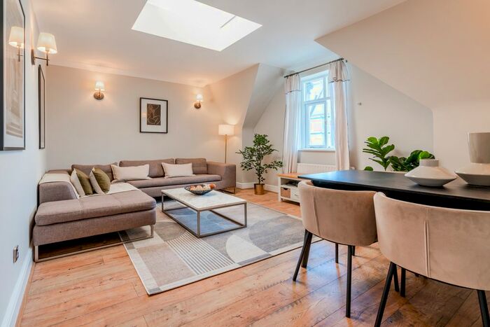 1 Bedroom Flat To Rent In Park Crescent, London, W1B