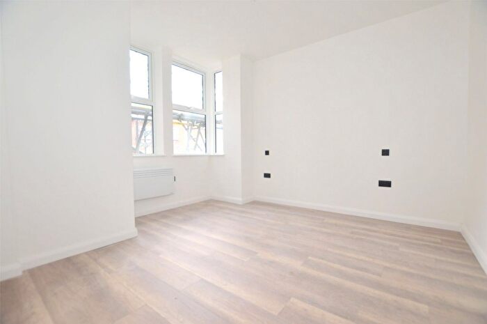 2 Bedroom Flat To Rent In London Road, Redhill, Surrey, RH1