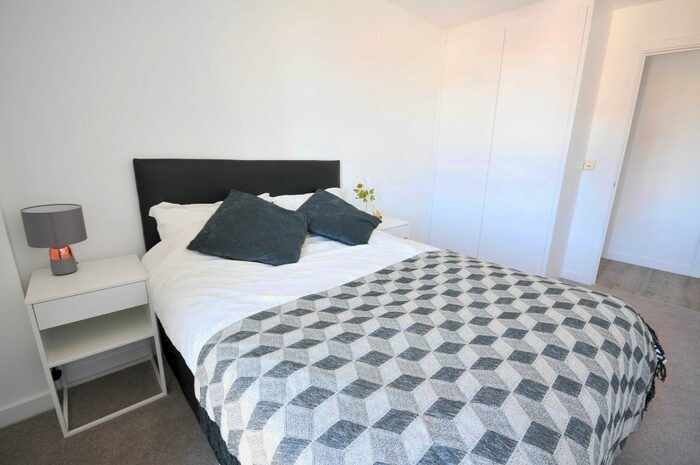 3 Bedroom Flat To Rent In Lockside Lane, Salford, M5