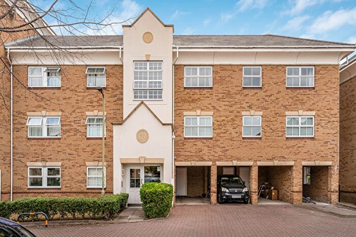 2 Bedroom Flat For Sale In International Way, Sunbury-On-Thames, Surrey, TW16