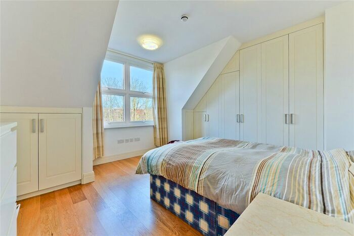 1 Bedroom Garage / Parking To Rent In Madeley Road, London, W5