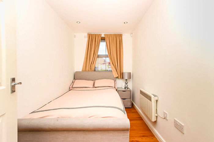 2 Bedroom Flat For Sale In Flowerhill Drive, Wellingborough, NN8