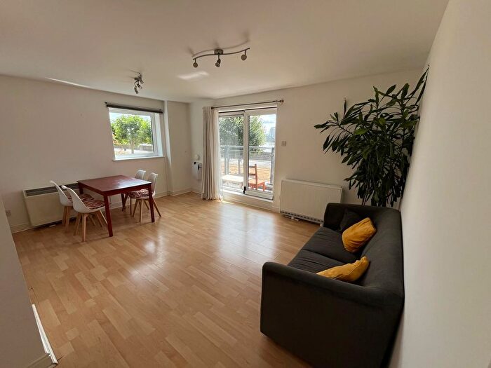 2 Bedroom Flat To Rent In Lowestoft Mews, Docklands, London, E16