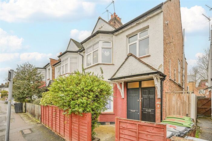 1 Bedroom Apartment For Sale In Ewart Grove, London, N22