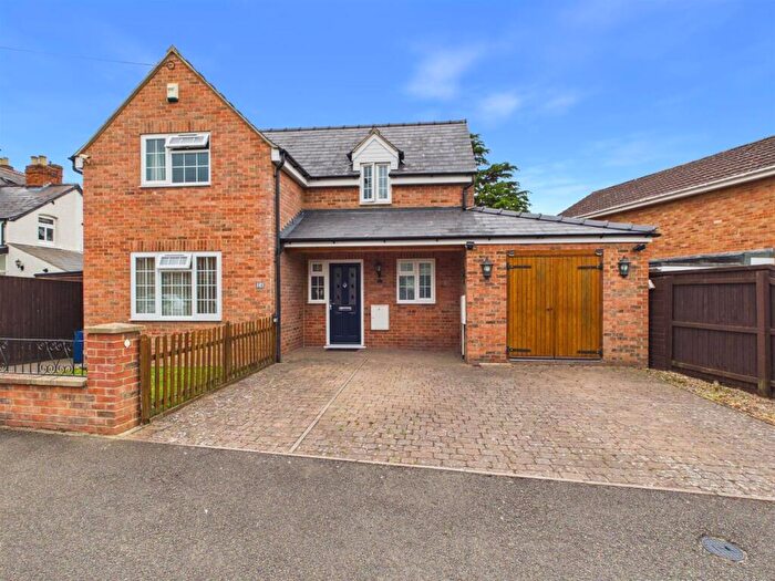3 Bedroom Detached House For Sale In Sivell Close, Gloucester, GL2