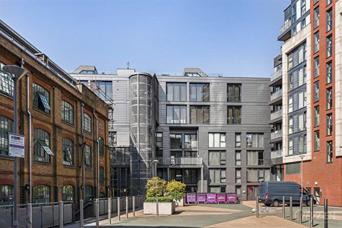 2 Bedroom Flat For Sale In Nougat Court, Taylor Place, Bow, E3