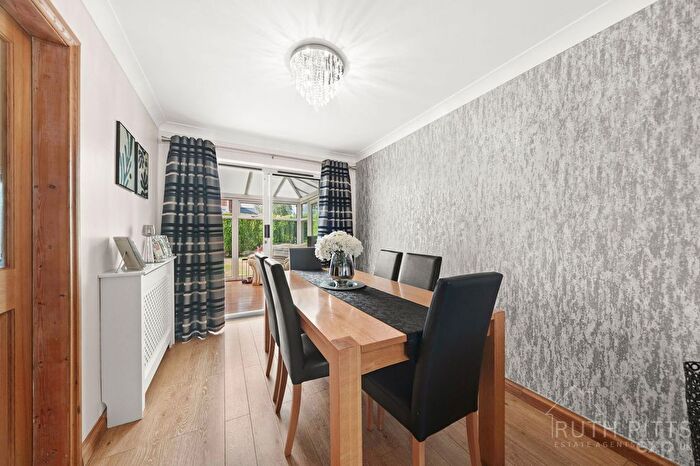 4 Bedroom Detached House For Sale In Norwood Drive, Brierley, S72