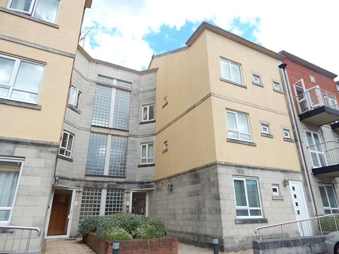 2 Bedroom Apartment To Rent In Gloucester Square, Southampton, SO14