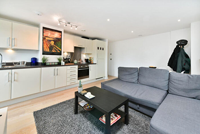 2 Bedroom Apartment To Rent In Shoreditch Heights, Britannia Walk, Islington, London, N1