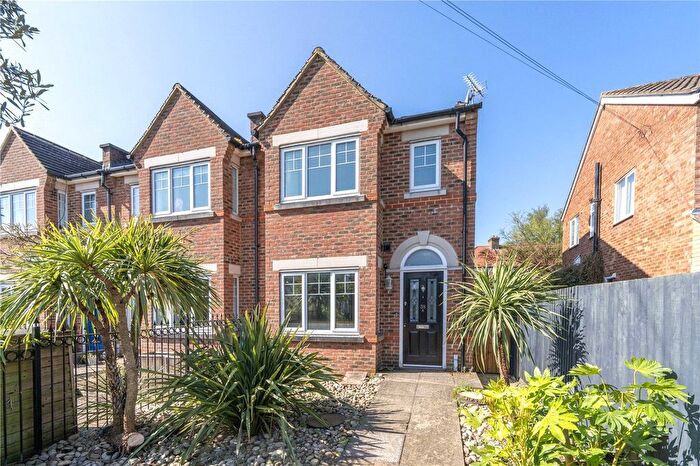 4 Bedroom End Of Terrace House To Rent In Camac Road, Twickenham, TW2