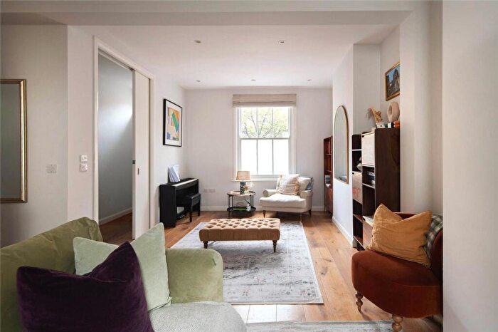 3 Bedroom House For Sale In Old Ford Road, Bethnal Green, E2